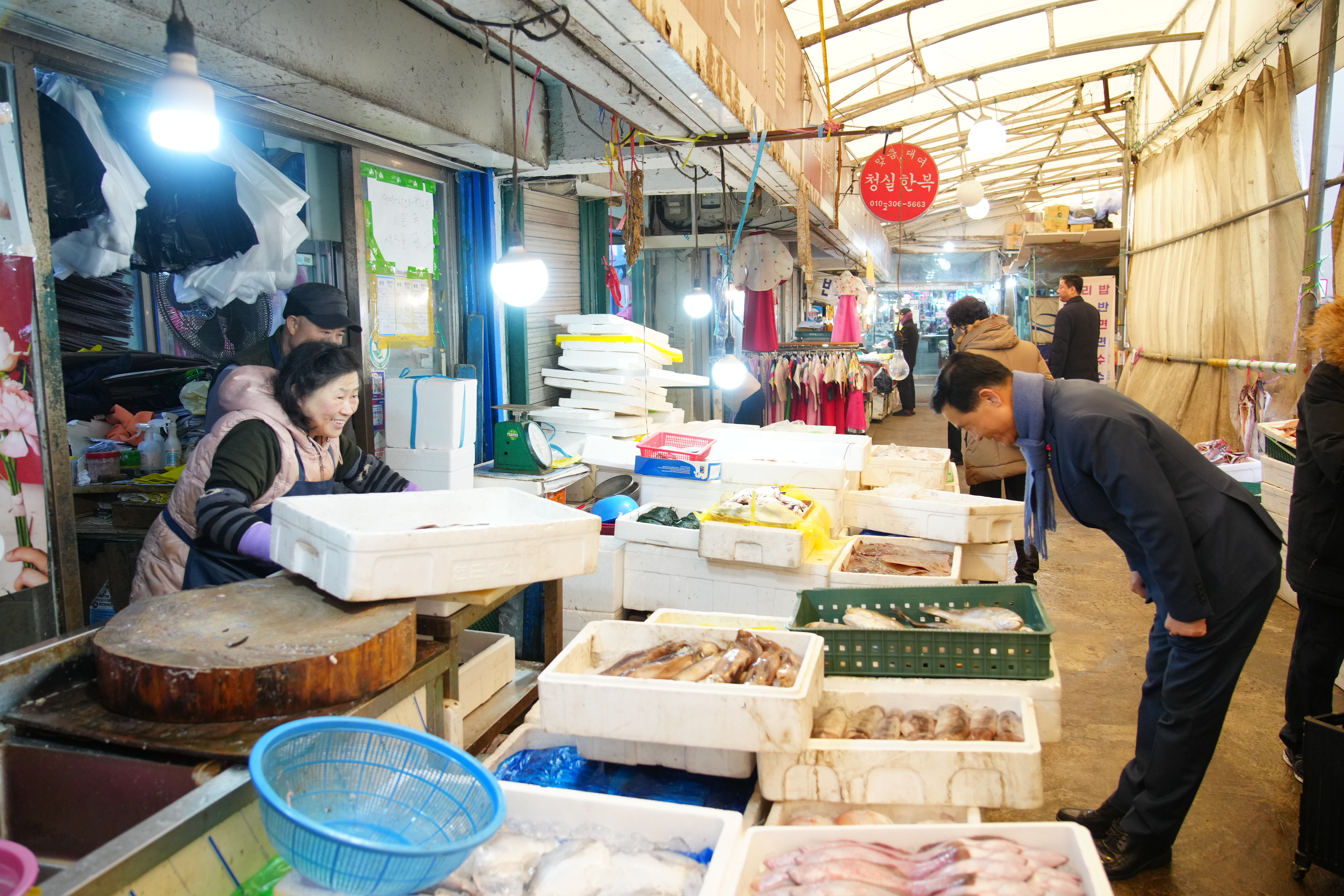 설명절 전통시장 방문 이미지